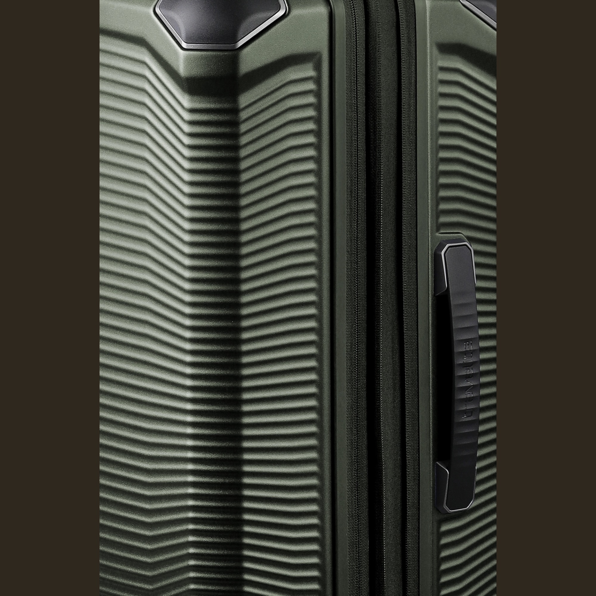 Travelite μεσαία βαλίτσα Millennium M Pine Green 67cm