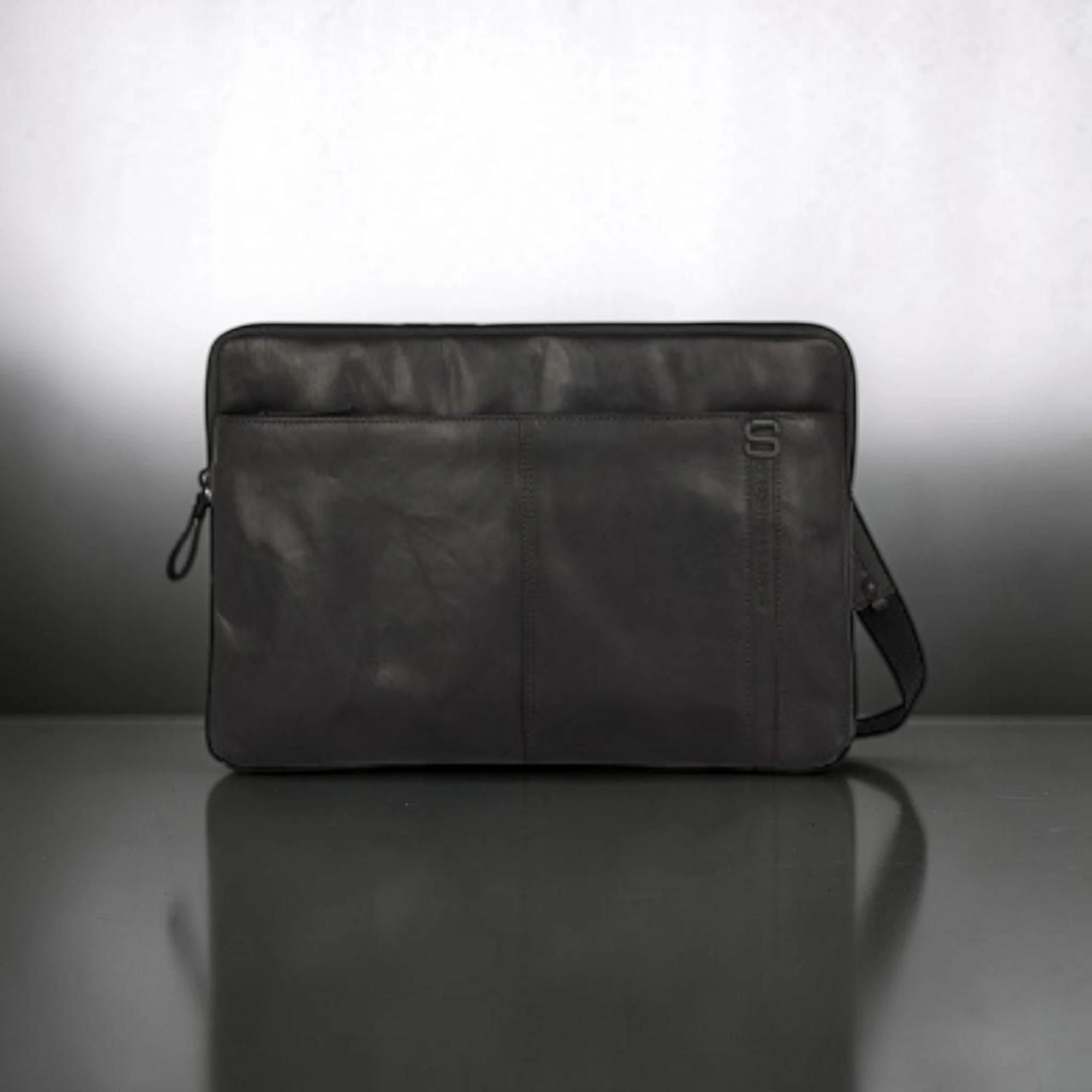 Spikes & Sparrow Seattle Δερμάτινος Χαρτοφύλακας Laptop 15,6'' Μαύρος