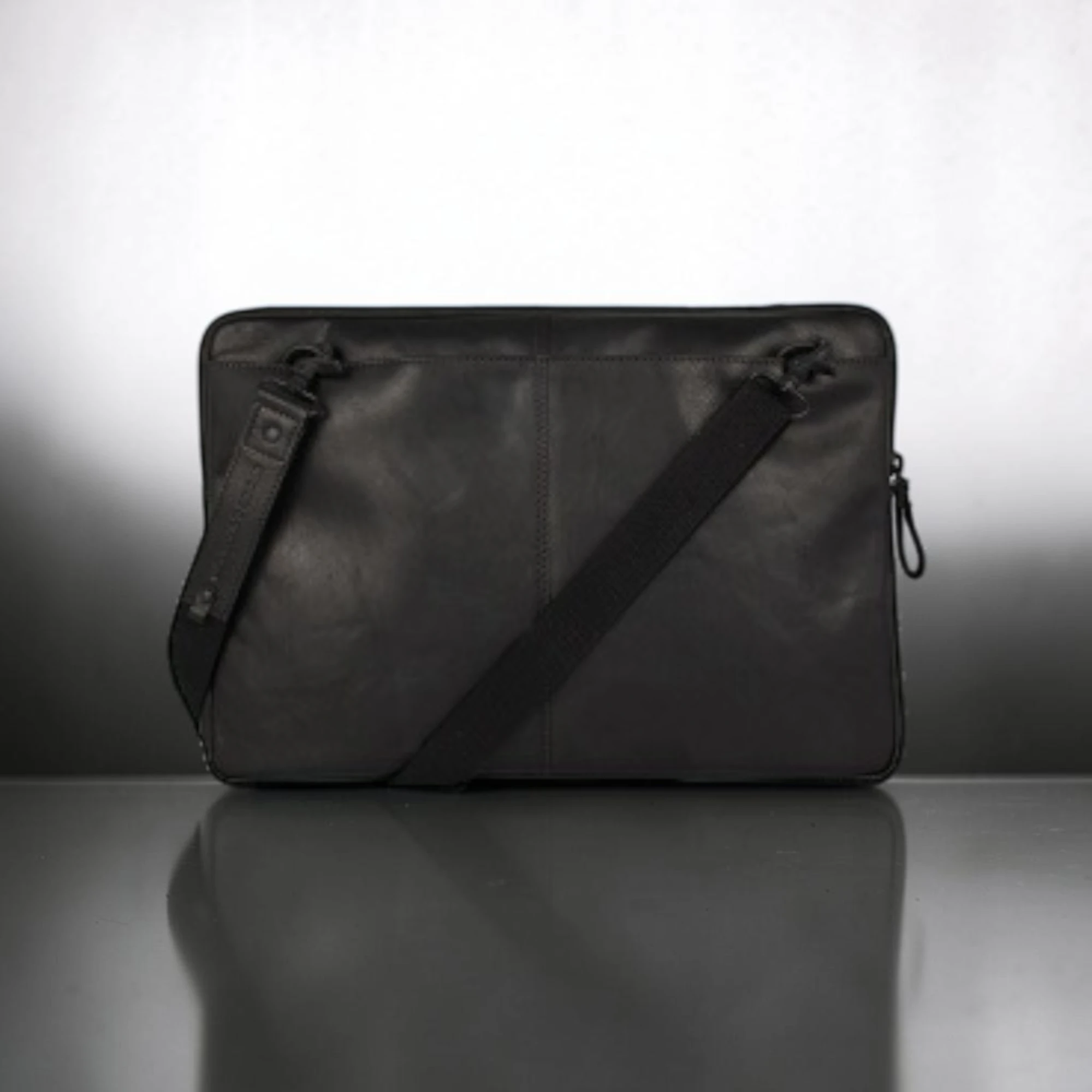 Spikes & Sparrow Seattle Δερμάτινος Χαρτοφύλακας Laptop 15,6'' Μαύρος